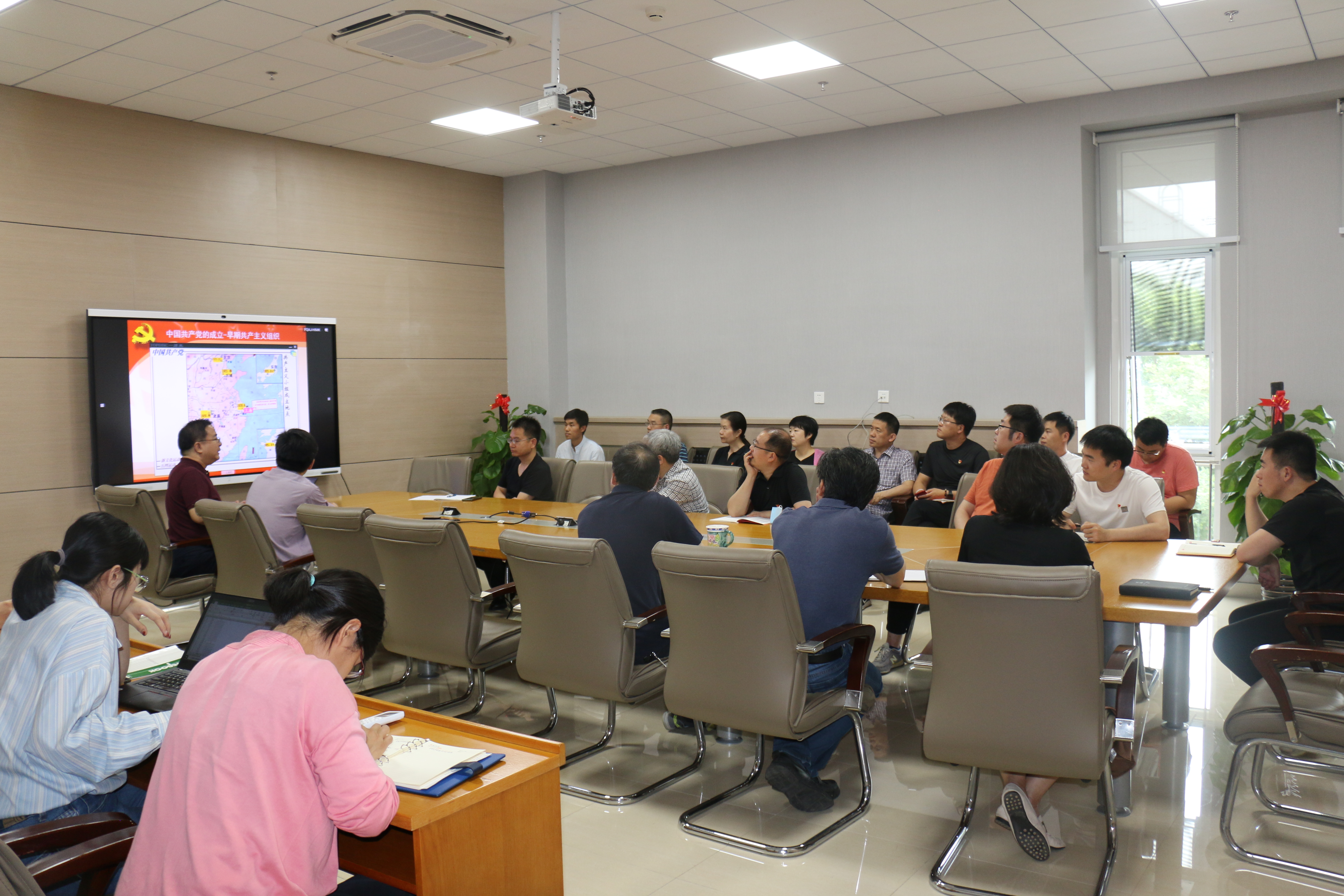 黨委書記講黨課 (3).JPG